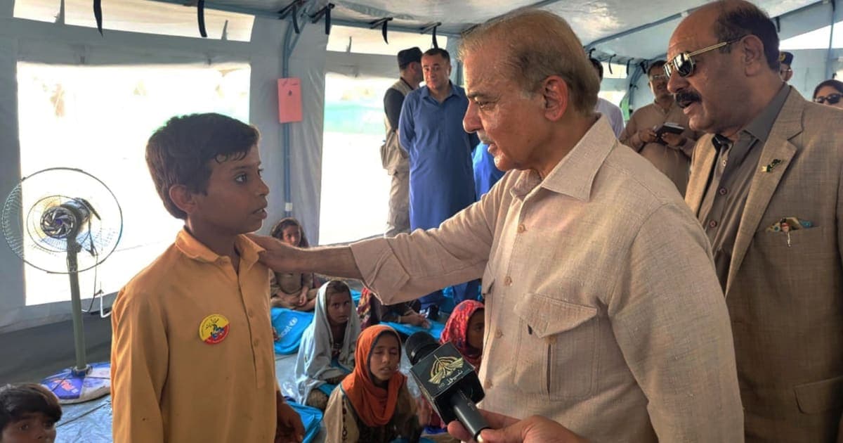 Fact Check: The Prime Minister did not hand out empty envelopes in flood relief.